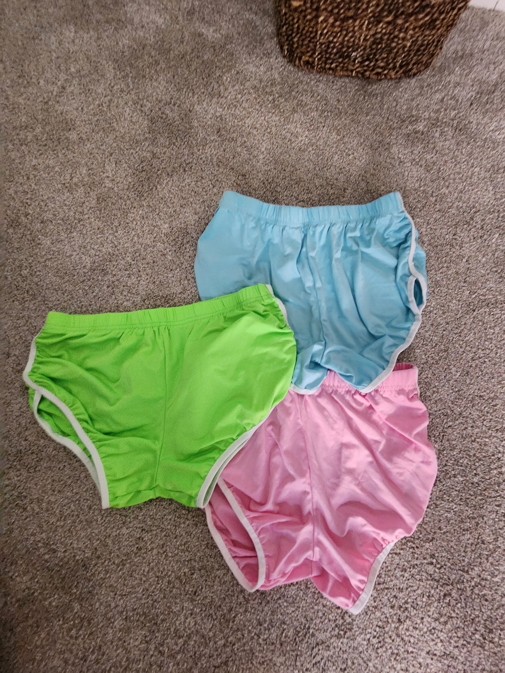 Brand New 3 Pack Of Shorts!🩵💚🩷